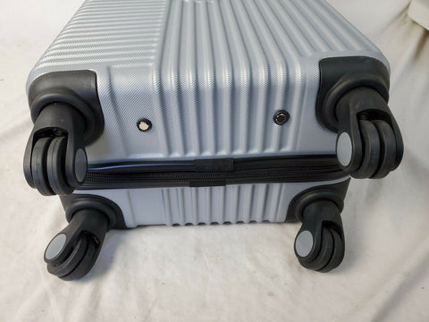 New Travelers Club  Basette 20" Silver Luggage Spinner Carry On Cup Holder