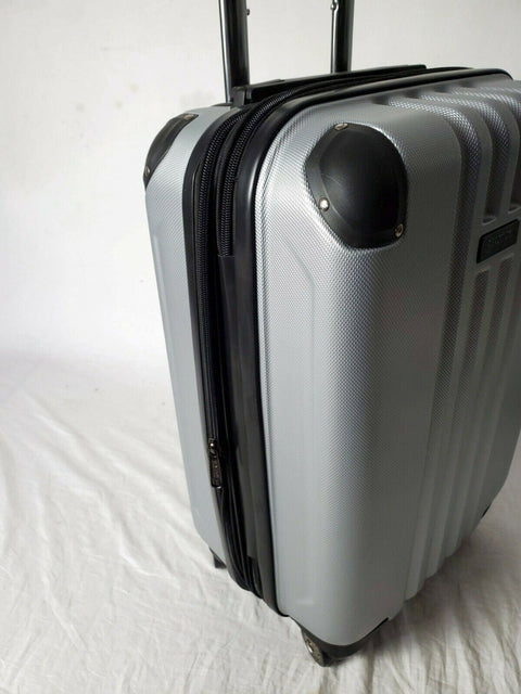 $280 New Kenneth Cole Reaction Reverb 20" Hard Carry On Spinner Luggage Silver