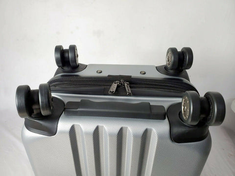 $280 New Kenneth Cole Reaction Reverb 20" Hard Carry On Spinner Luggage Silver
