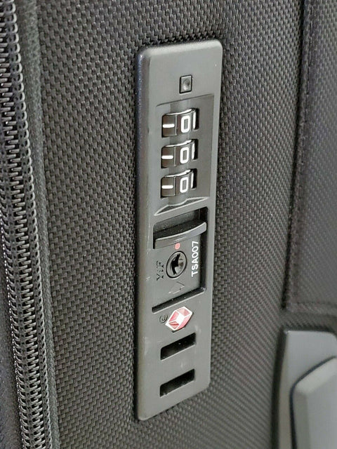 $900 Victorinox Swiss Army VX Avenue 25" Expandable Spinner Suitcase Luggage TSA - evorr.com