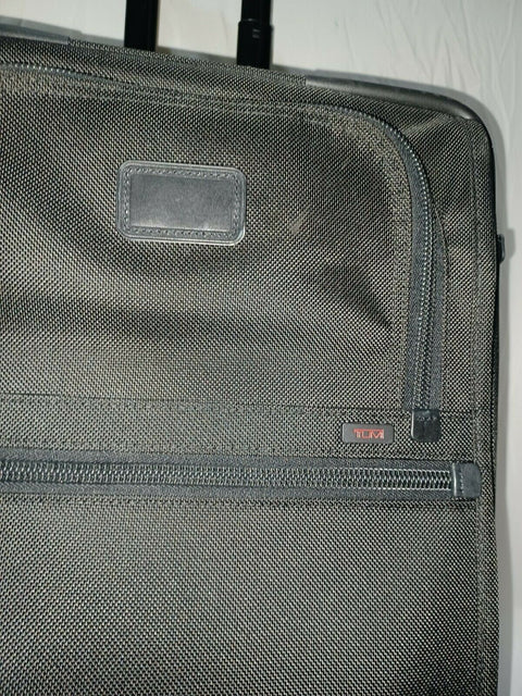 $595 Tumi Alpha Frequent Traveler 22" Zippered Expandable Carry-on Luggage Black