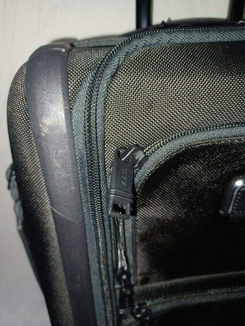 $895 TUMI Alpha 3 International Dual Access Spinner Wheel Carry-On Luggage 22"