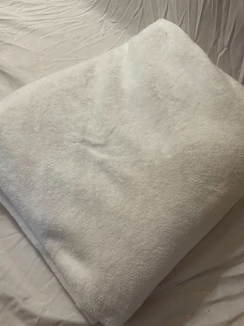 $40 Urban Dreams Travel Plush Velvet Throw Blanket White 50"x60"