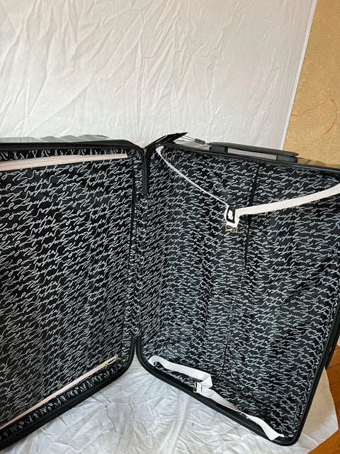 $780 Karl Lagerfeld Paris Black Chevron Hard Spinner Luggage Suitcase 28"