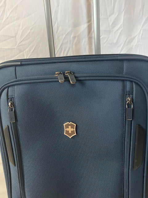 $900 Victorinox Swiss Army VX Avenue 22" Frequent Flyer Carry-On Blue Luggage