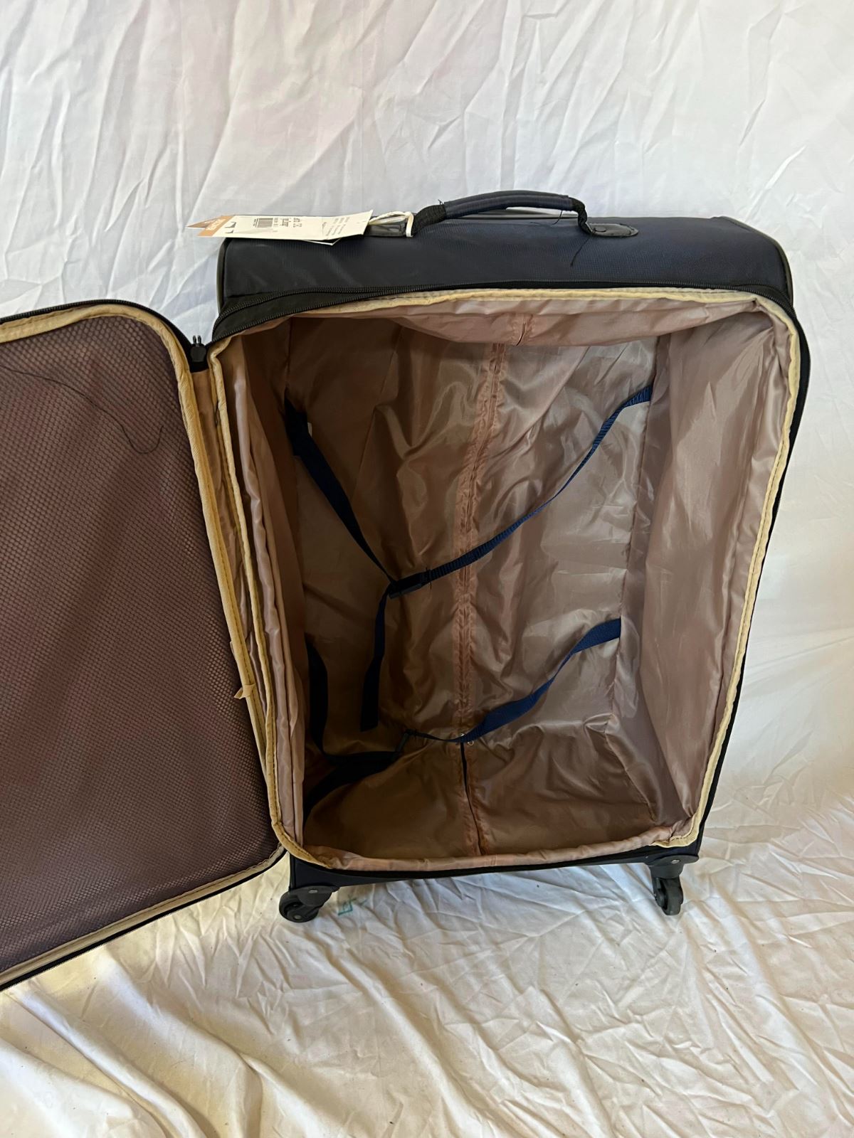 340 New Dockers Discover SoftSide Luggage Blue Spinner Lightweight 2