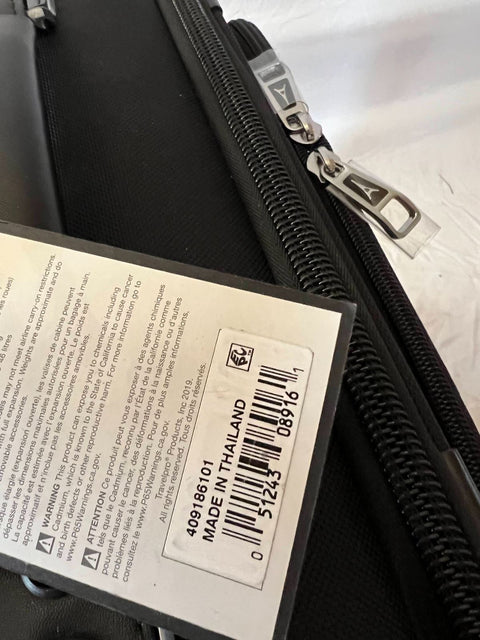 $680 NEW Travelpro Luggage Platinum Elite 21” Expandable Carry-on Spinner Suiter