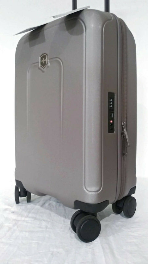 $620 NEW VICTORINOX NOVA FREQUENT FLYER HARD SPINNER CARRY ON SUITCASE GRAY 21"
