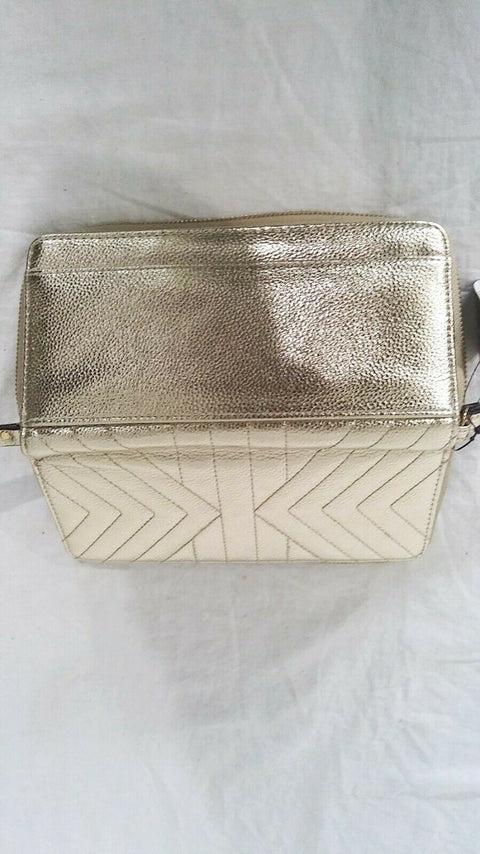 Nuovo I. N.c. Glam Metallico Trapuntato Cerniera Carte di Credito a Borsa Oro