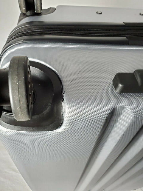 $480 Kenneth Cole Reaction Reverb 28" Hard Spinner Suitcase Luggage Silver