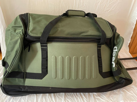 $150 Jeep Pilot 32" Wheeled Duffel Travel Bag Rolling Wheeled Green