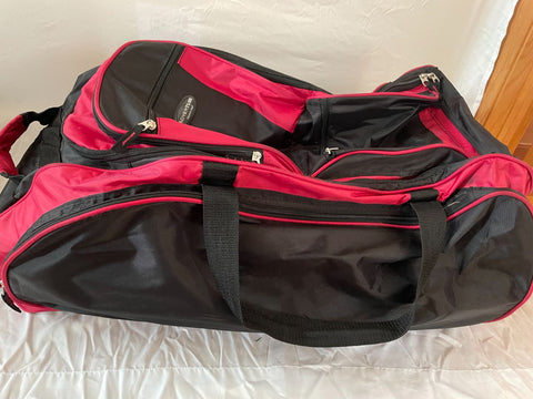 $150 Travelers Club Adventure 30" Xpedition Multi-Pocket Rolling Duffel Red Blk