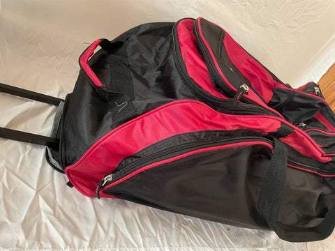 $150 Travelers Club Adventure 30" Xpedition Multi-Pocket Rolling Duffel Red Blk