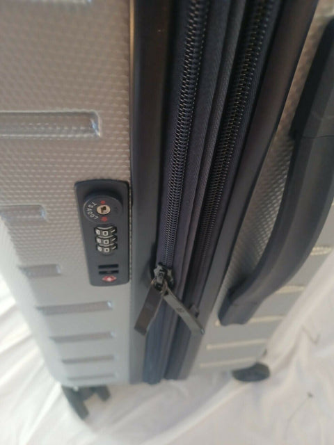 $450 New Tommy Hilfiger Riverdale 26" Hard Medium Check In Luggage Silver
