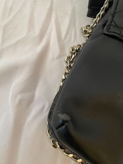 GUESS Women's Victoria Chain Shoulder Bag Quilted Black