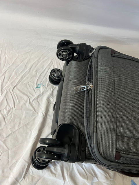 $680 Travelpro Luggage Platinum Elite 21” Expandable Carry-on Spinner Suiter