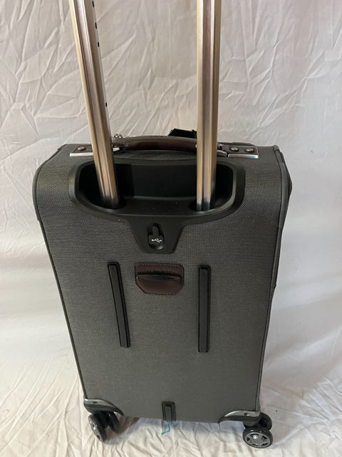 $680 Travelpro Luggage Platinum Elite 21” Expandable Carry-on Spinner Suiter