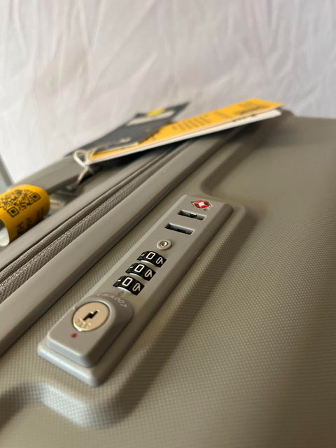 $540 Samsonite Outline Pro 28" Hard Large Check In Spinner Luggage Gray