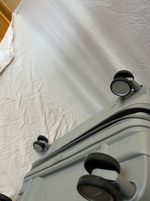 $540 Samsonite Outline Pro 28" Hard Large Check In Spinner Luggage Gray