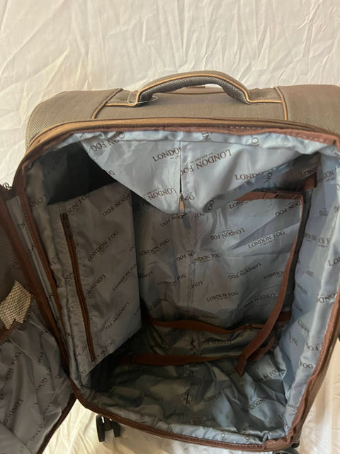 $380 New London Fog Castle 24" Expandable Spinner Luggage Suitcase Gray