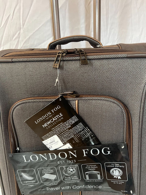$380 New London Fog Castle 24" Expandable Spinner Luggage Suitcase Gray
