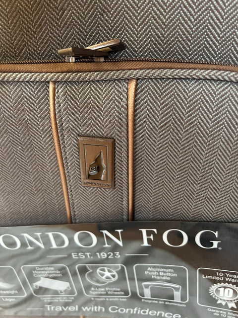$380 New London Fog Castle 24" Expandable Spinner Luggage Suitcase Gray