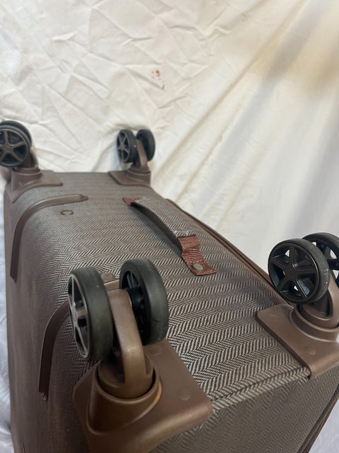 $380 New London Fog Castle 24" Expandable Spinner Luggage Suitcase Gray