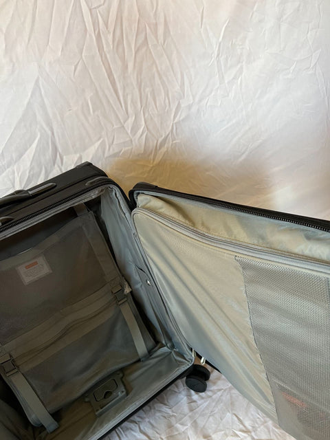 New Briggs & Riley Baseline Medium Expandable Spinner Luggage Suitcase 25"